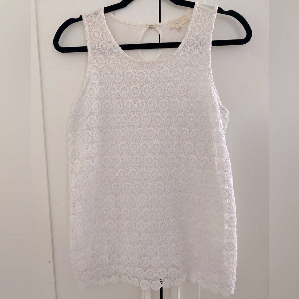 Cupio Size M White Lace Tank Top with Front Embroidered Details, Scalloped Edge